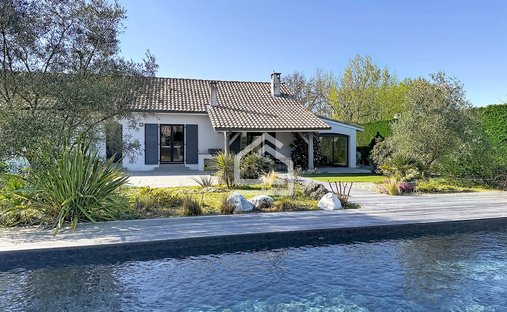 House in Saint-Medard-en-Jalles, Nouvelle-Aquitaine, France 1