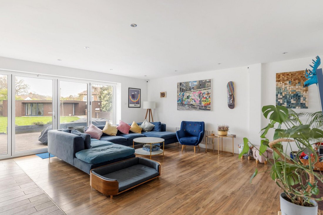 House in Sunbury, England 3 - 17490585