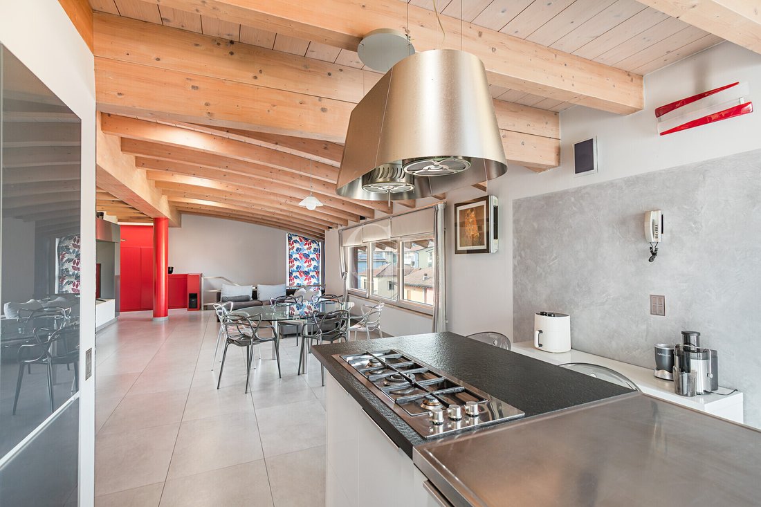 Penthouse in Desenzano Centro, Desenzano del Garda, Lombardy 4 - 17491056