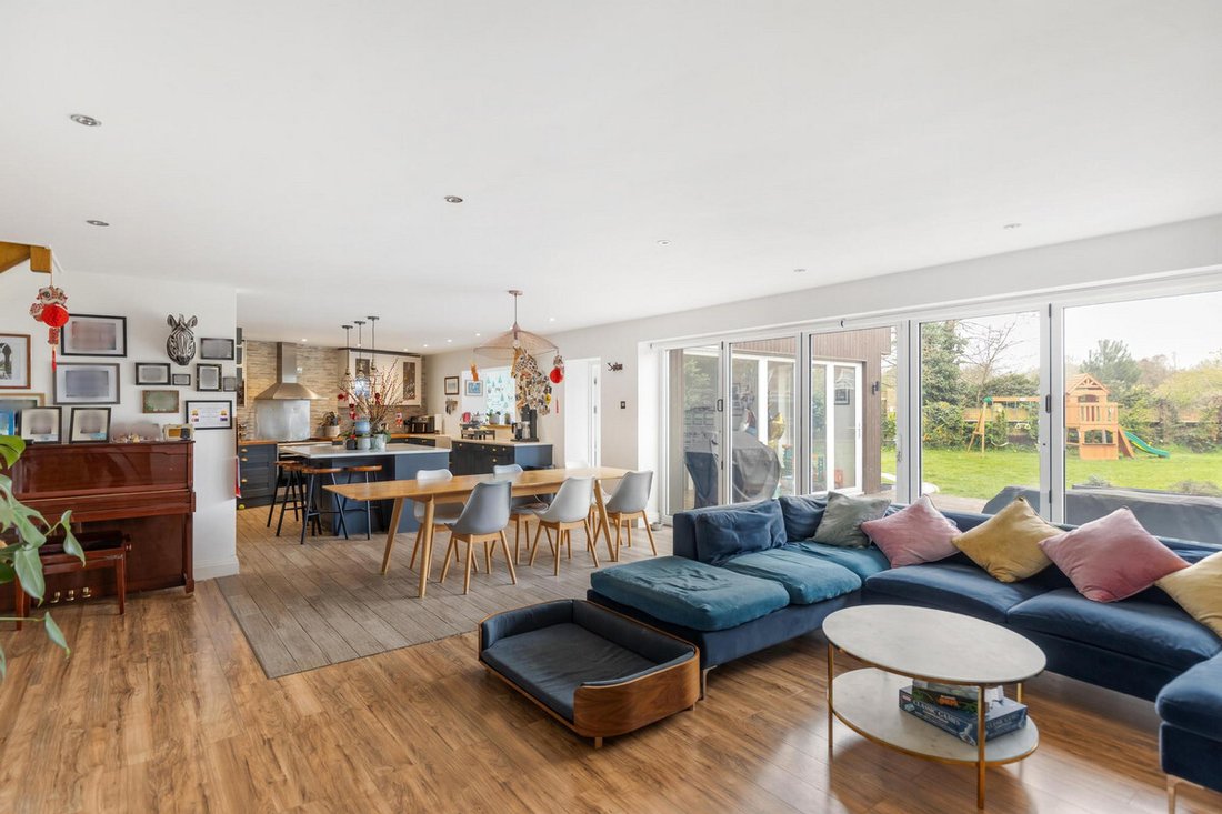 House in Sunbury, England 2 - 17490585