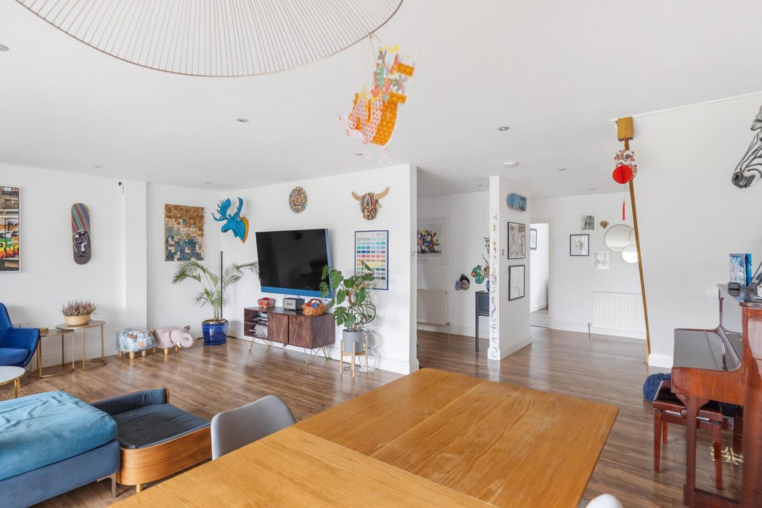 House in Sunbury, England 4 - 17490585