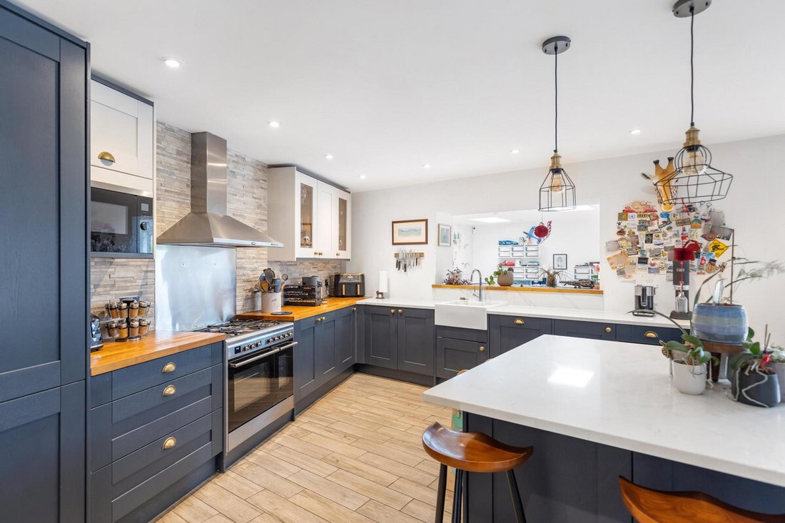 House in Sunbury, England 5 - 17490585