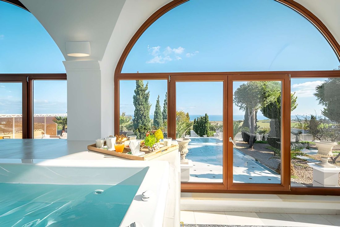 Villa in Thira, Aegean, Greece 5 - 10618191