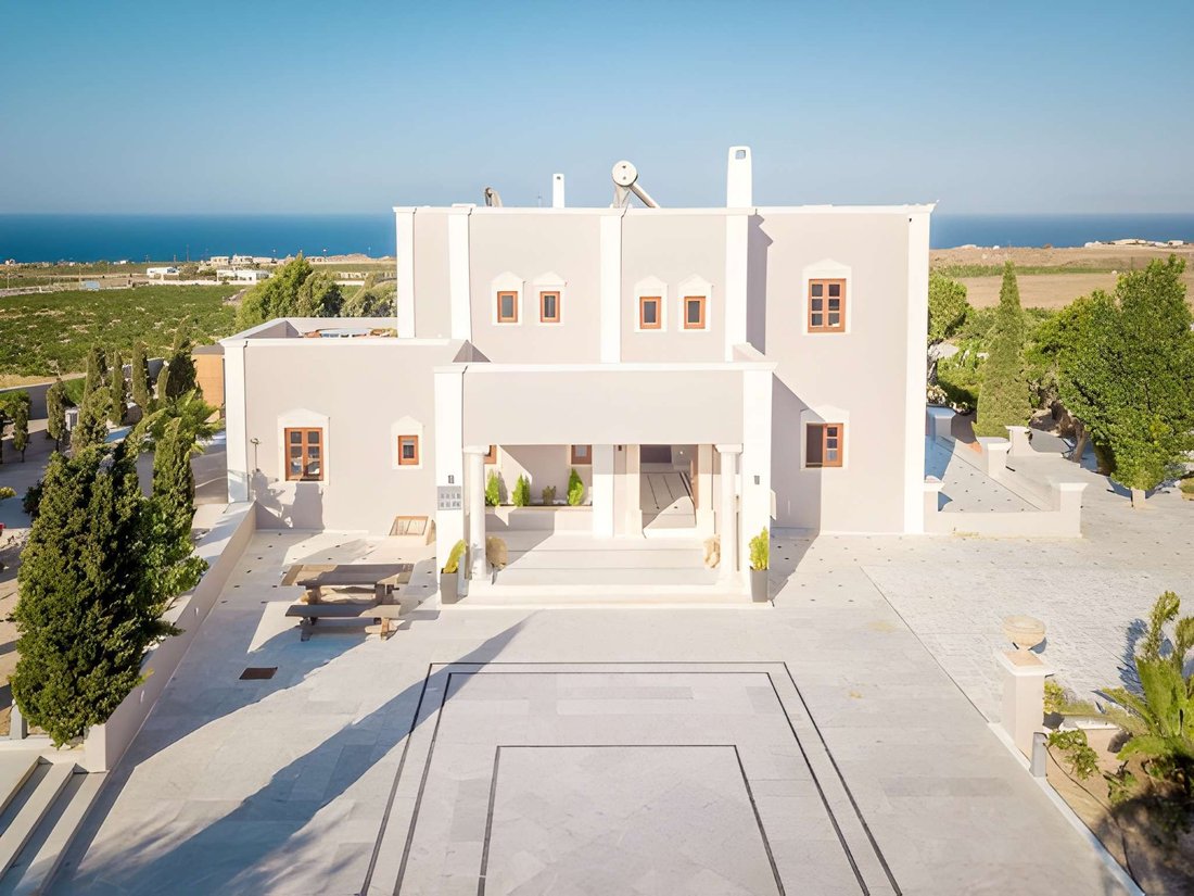 Villa in Thira, Aegean, Greece 2 - 10618191