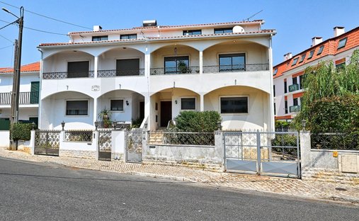 Townhouse in Algueirao-Mem Martins, Lisbon, Portugal 1
