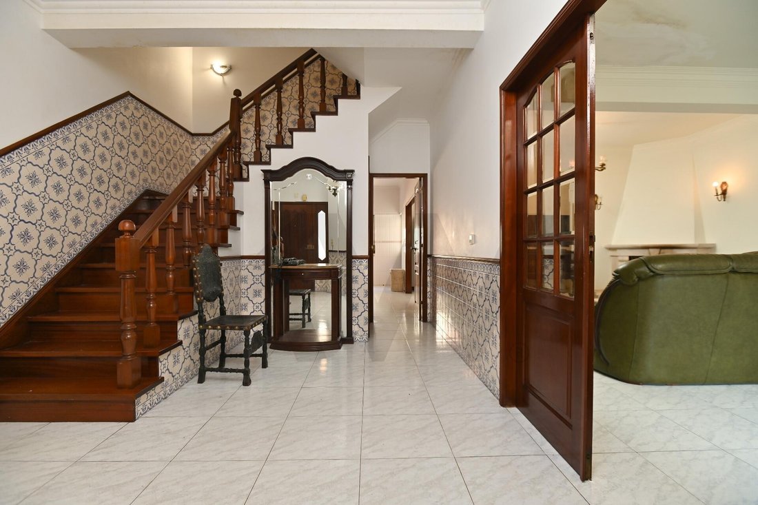 Townhouse in Algueirao-Mem Martins, Lisbon, Portugal 2 - 17491225