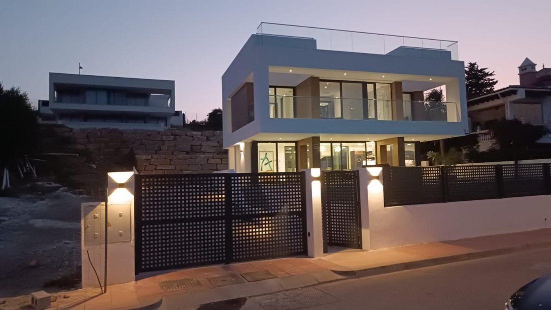 Villa in Estepona, Andalusia, Spain 1 - 17491452