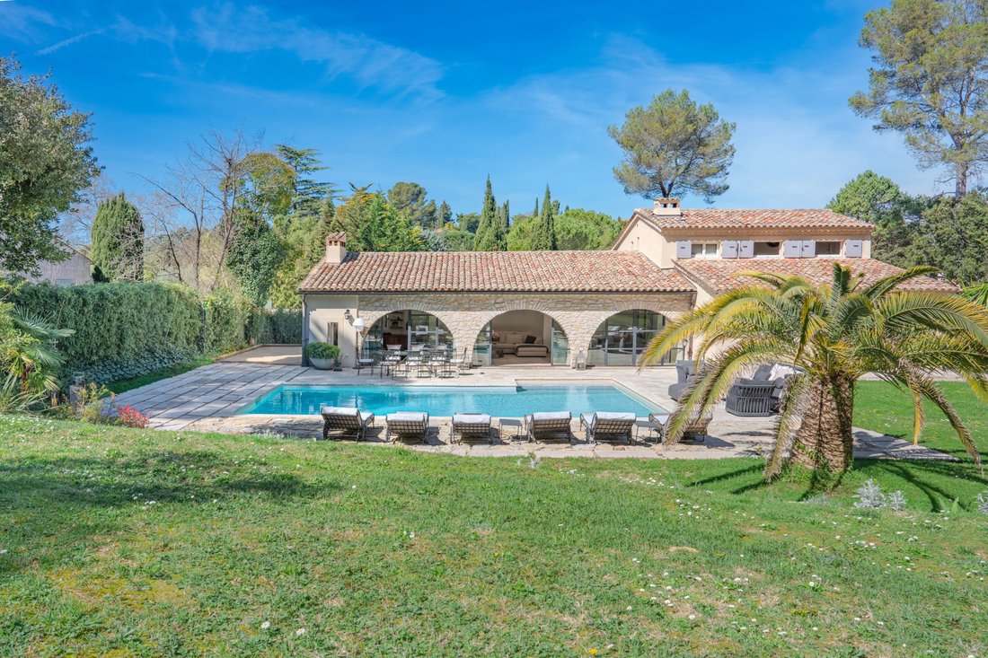 Villa in Mougins, Provence-Alpes-Côte d'Azur, France 2 - 17491337