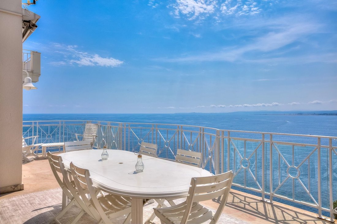 Villa in Mont Boron, Nice, Provence-Alpes-Côte d'Azur 2 - 17491841