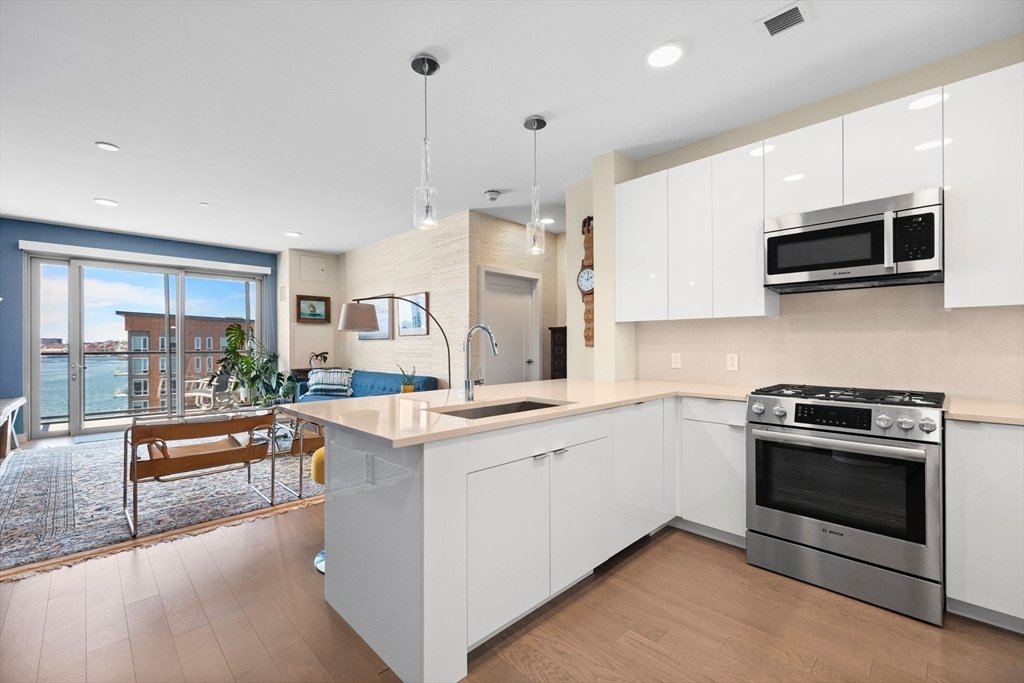 Condo in Boston, Massachusetts, United States 1 - 17492280