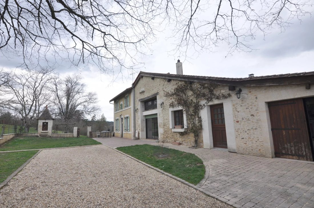 House in Aubeterre-sur-Dronne, Nouvelle-Aquitaine, France 1 - 17493968