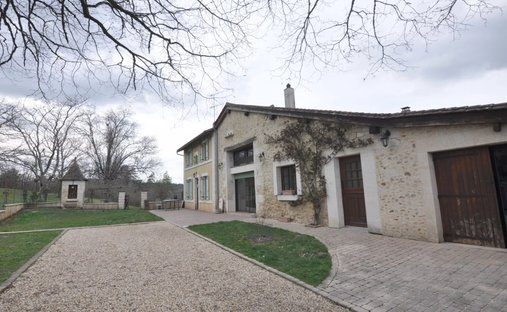 House in Aubeterre-sur-Dronne, Nouvelle-Aquitaine, France 1