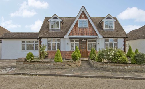 Bungalow in Ruislip Manor, Hillingdon, England 1