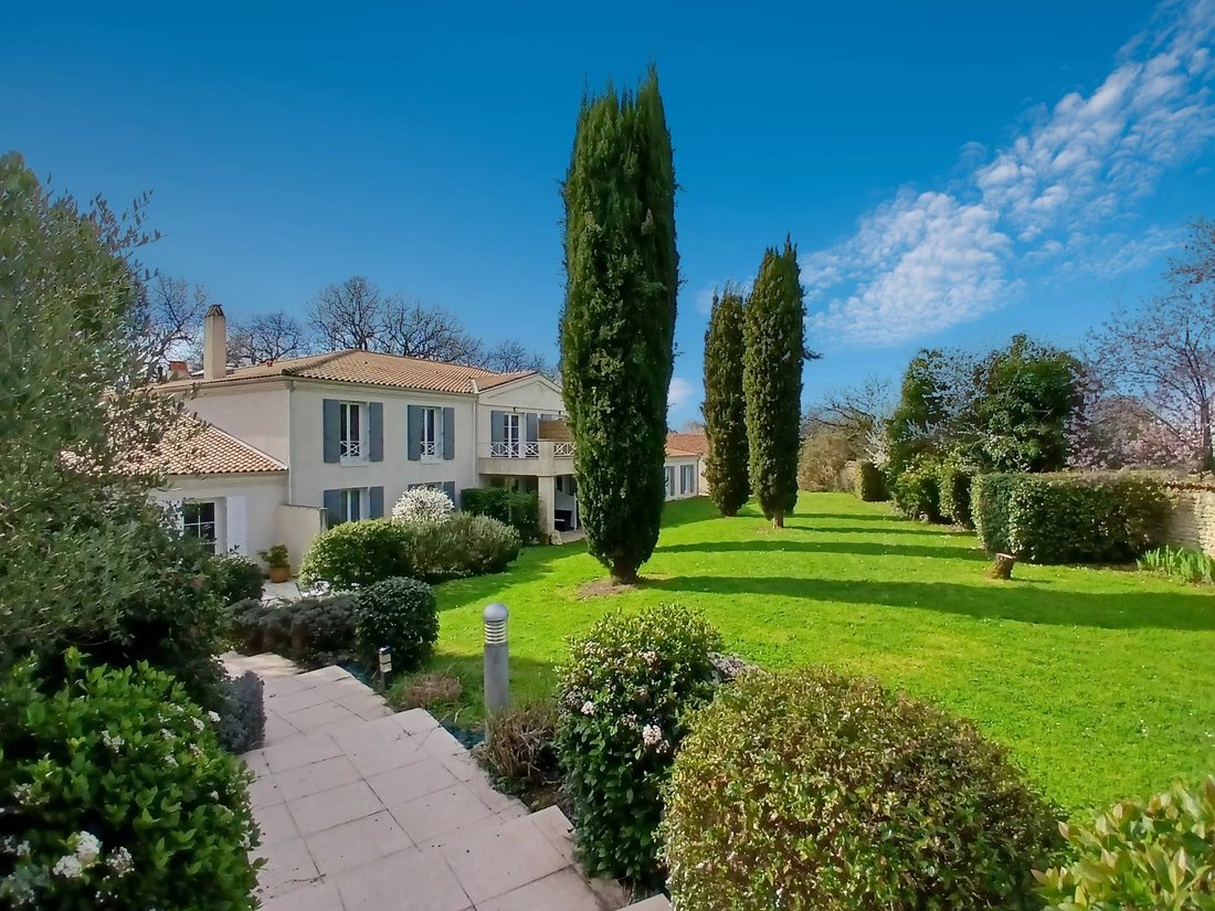 House in Cognac, Nouvelle-Aquitaine, France 1 - 17263092