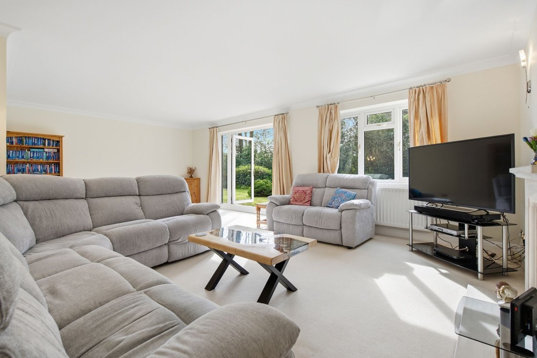 House in Sunninghill, England 2 - 17492778