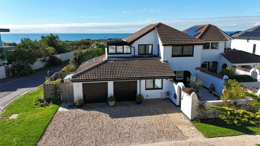 House in Milford on Sea, England 1 - 17494327