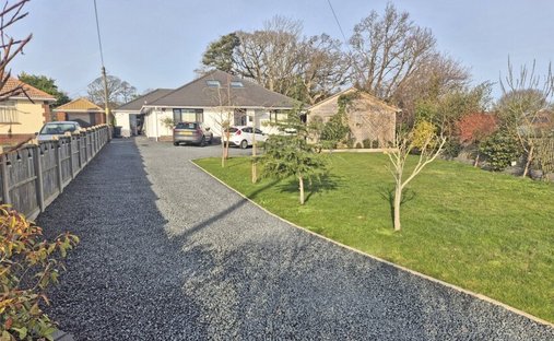 Bungalow in New Milton, England 1