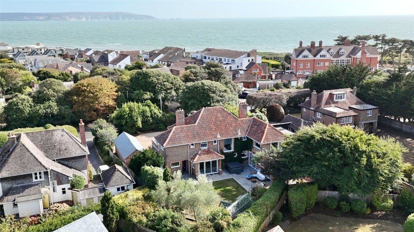 House in Milford on Sea, England 2 - 17493909