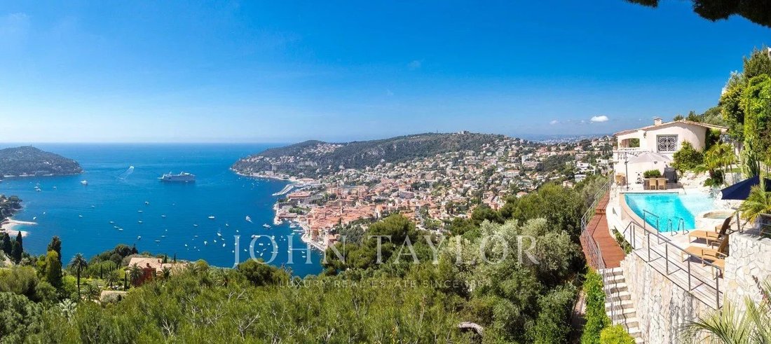Villa in Villefranche-sur-Mer, Provence-Alpes-Côte d'Azur, France 1 - 11952801
