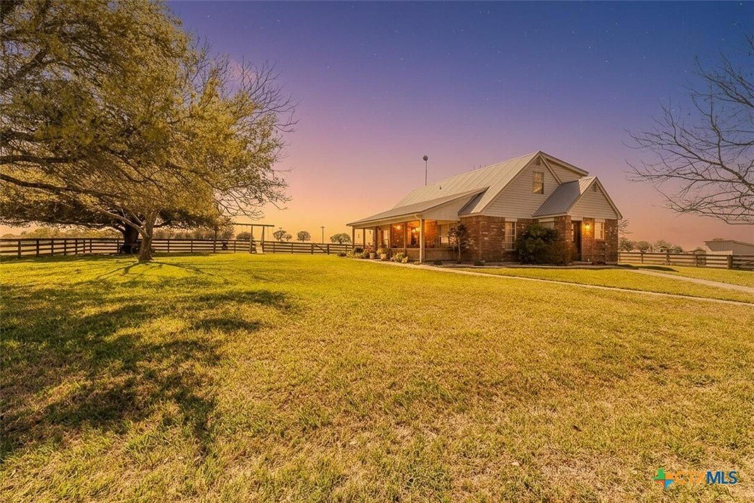 House in Yoakum, Texas, United States 1 - 17492545
