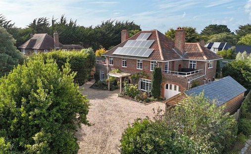 House in Milford on Sea, England 1