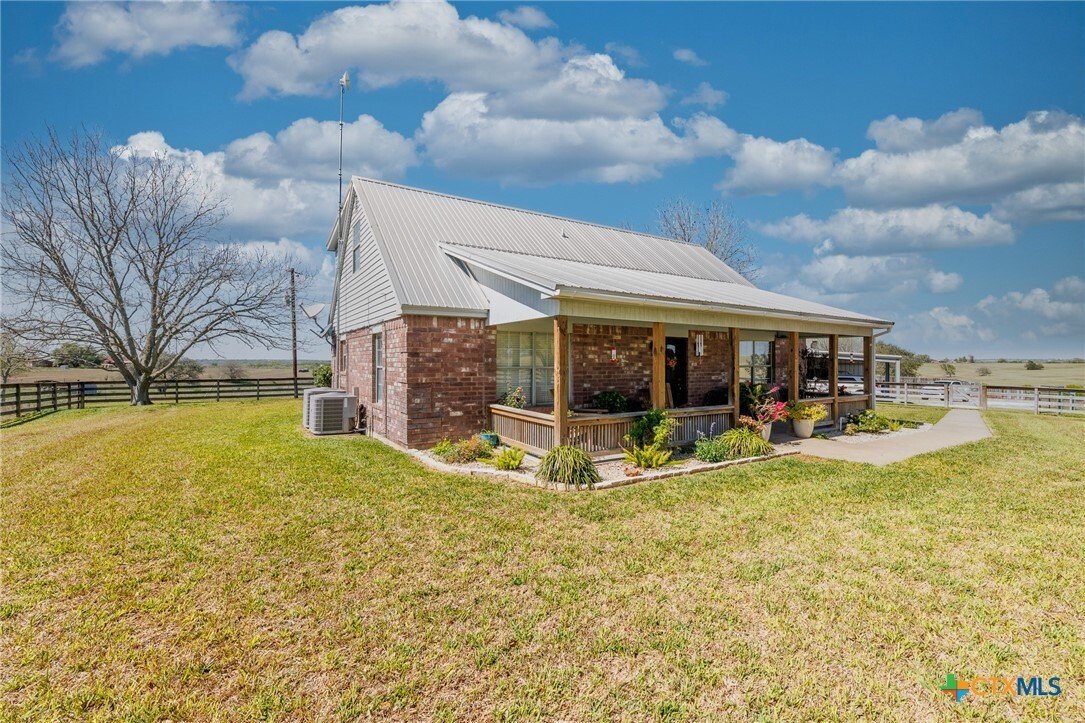 House in Yoakum, Texas, United States 4 - 17492545