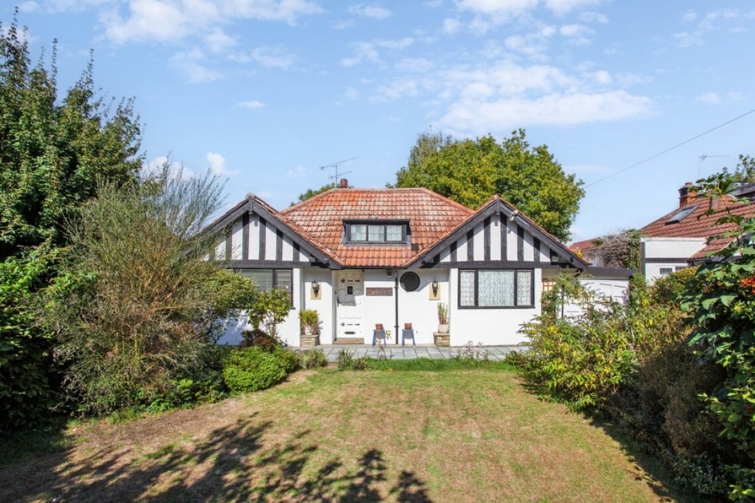 Bungalow in Iver, England 2 - 17492758