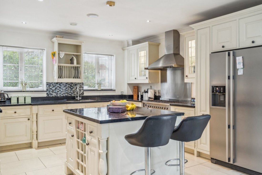 House in Farnham Royal, England 2 - 17493925