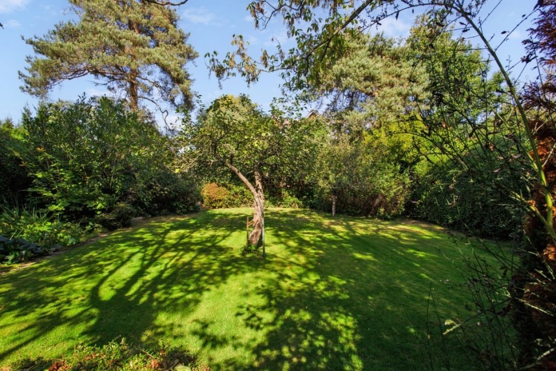 Bungalow in Iver, England 4 - 17492758