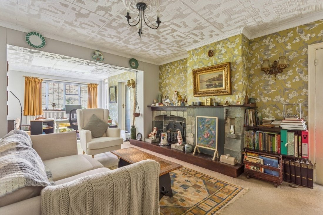 Bungalow in Iver, England 5 - 17492758
