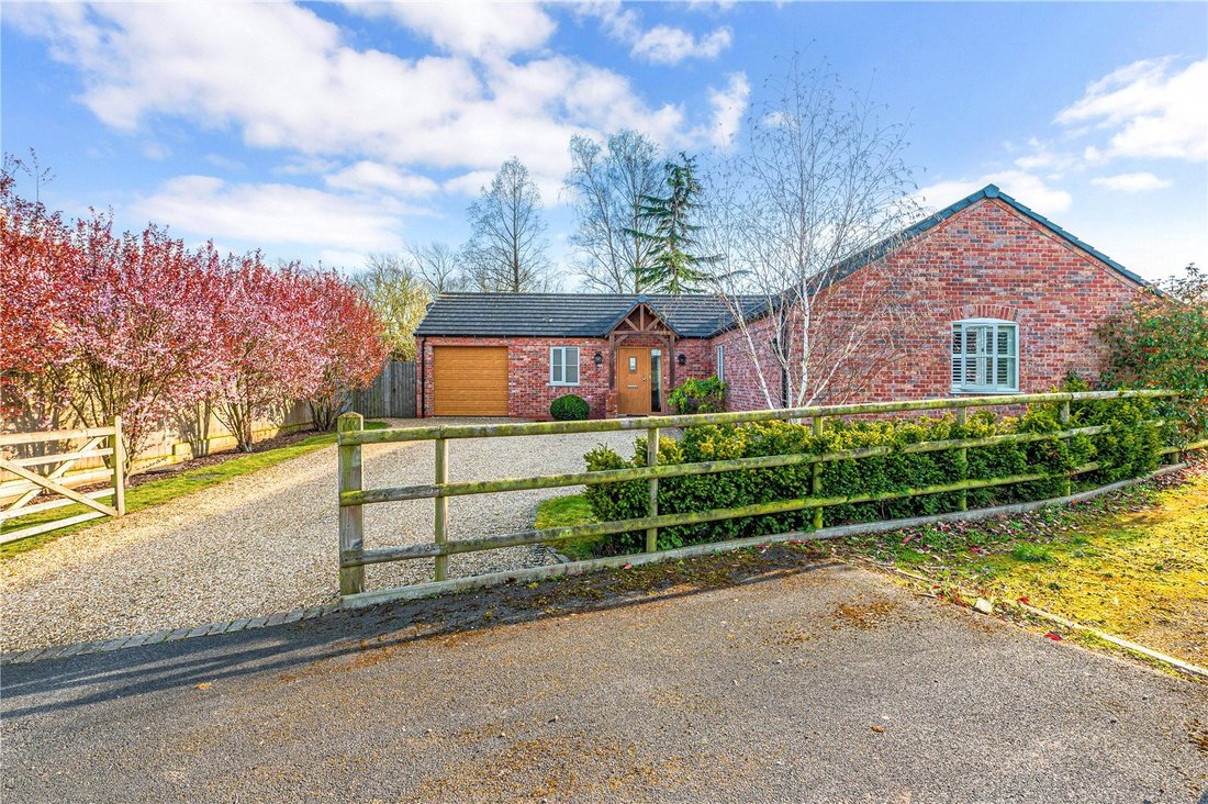 Bungalow in Feckenham, England 1 - 17492996