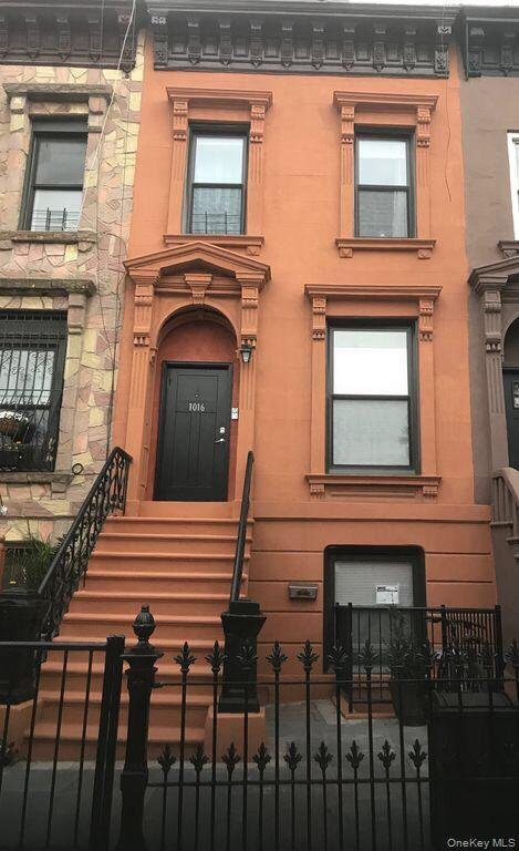 New York, New York, United States 1 - 17492984