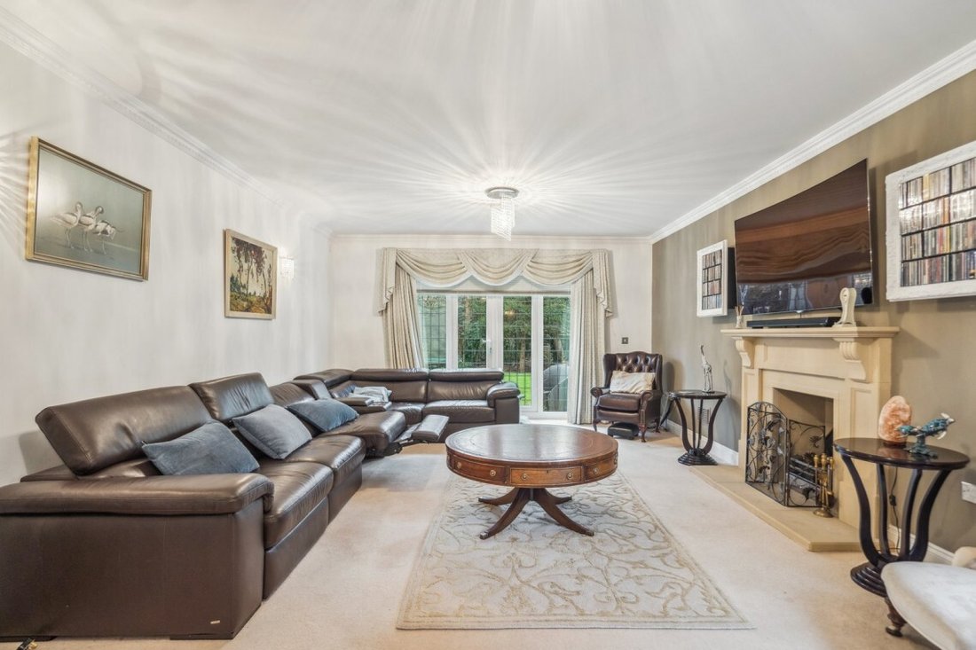 House in Farnham Royal, England 4 - 17493925