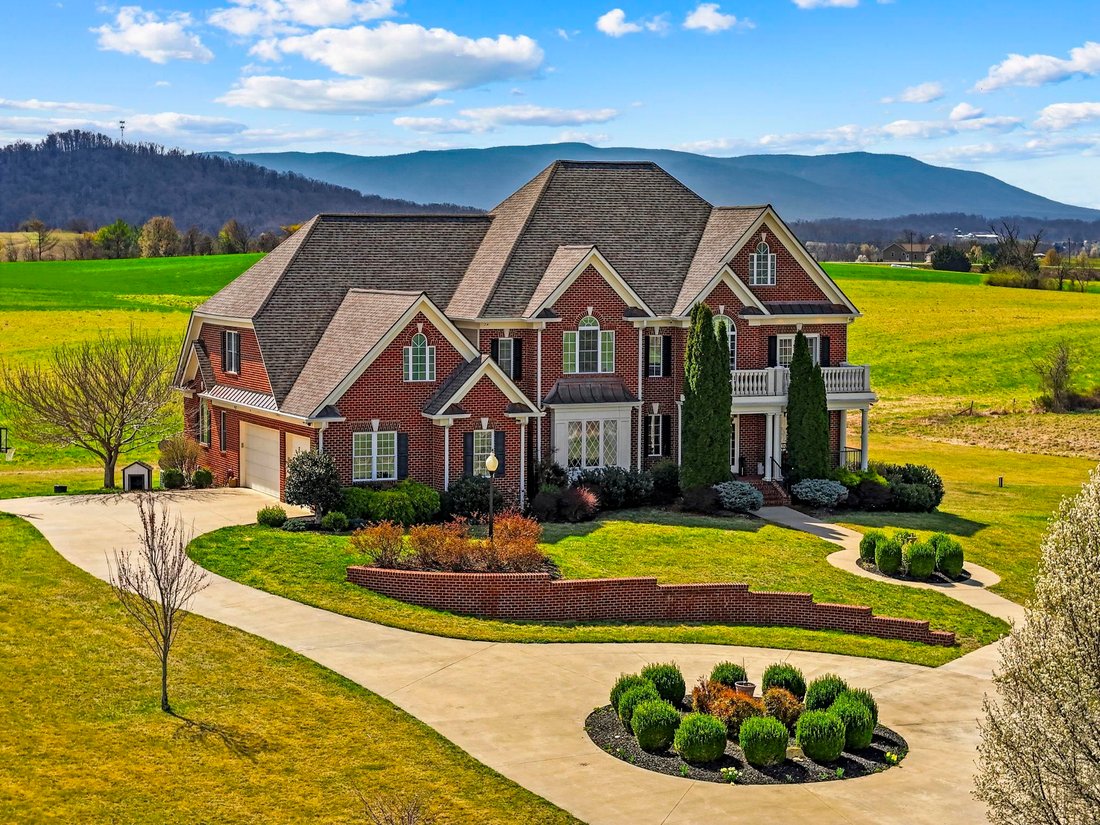 House in Staunton, Virginia, United States 2 - 17492629