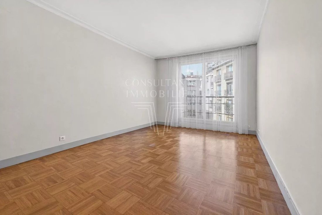 Apartment in Porte Dauphine, Paris 16e Arrondissement, Paris 4 - 17494036