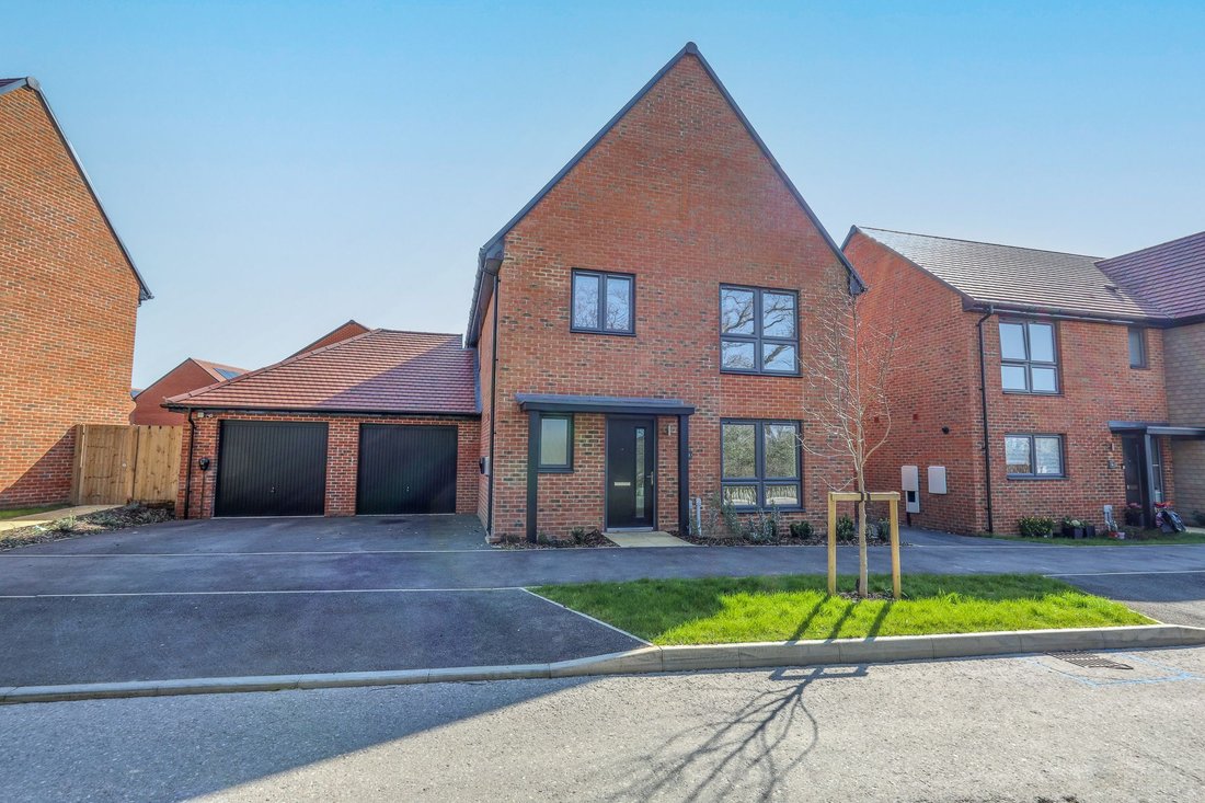 House in Burgess Hill, England 1 - 17495008