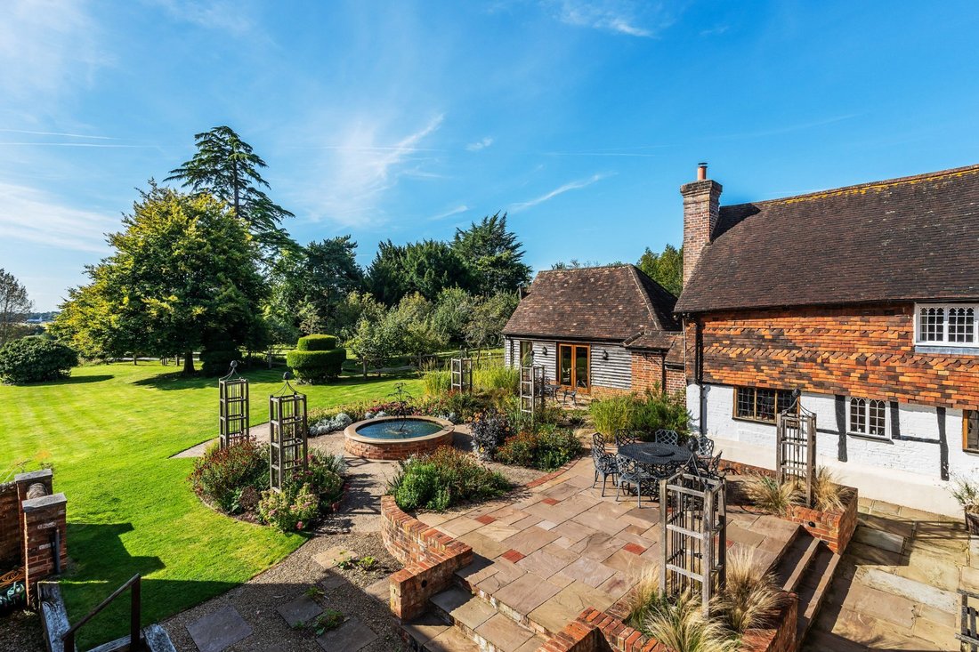 House in Alfold, England 3 - 17495870