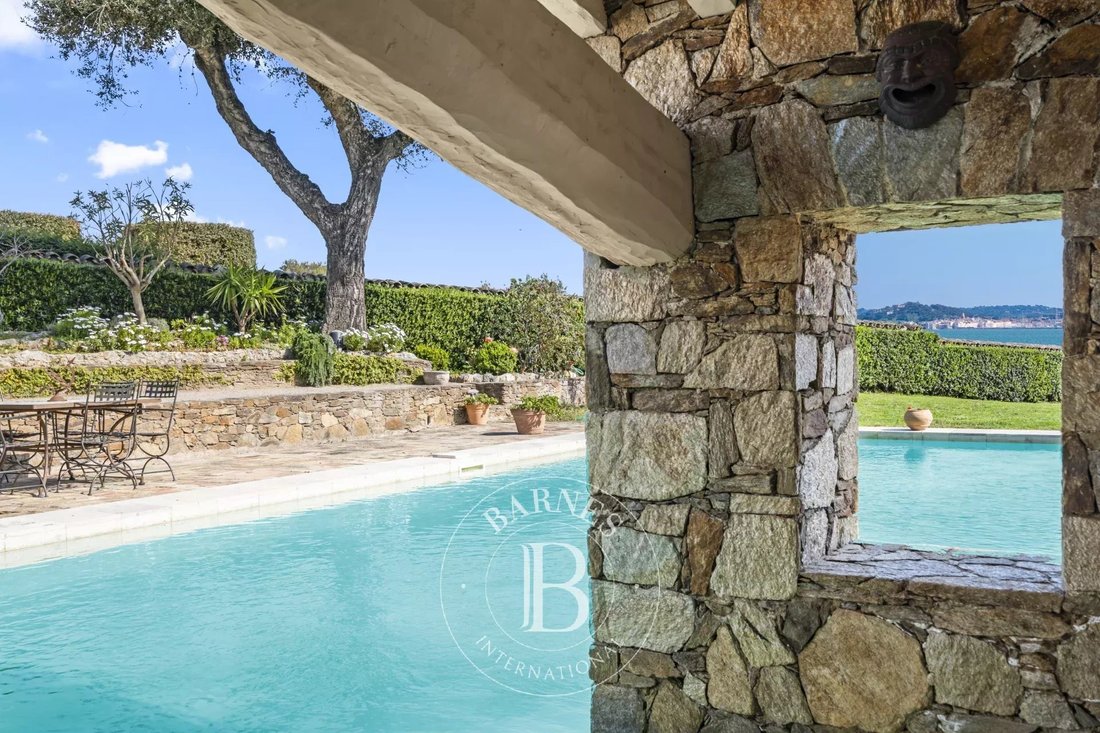 Villa in Grimaud, Provence-Alpes-Côte d'Azur, France 2 - 17494681