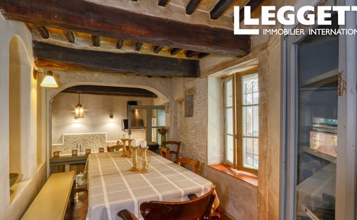 18th Century Château Facing The Luberon