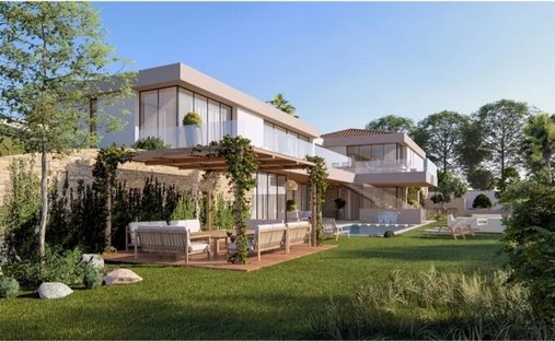 Land in Grimaud, Provence-Alpes-Côte d'Azur, France 1
