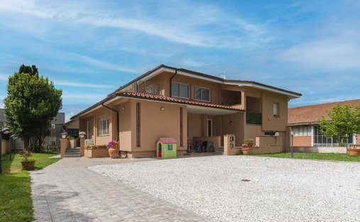 House in Ponsacco, Tuscany, Italy 1