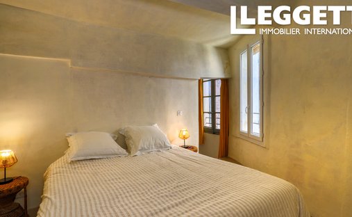 18th Century Château Facing The Luberon