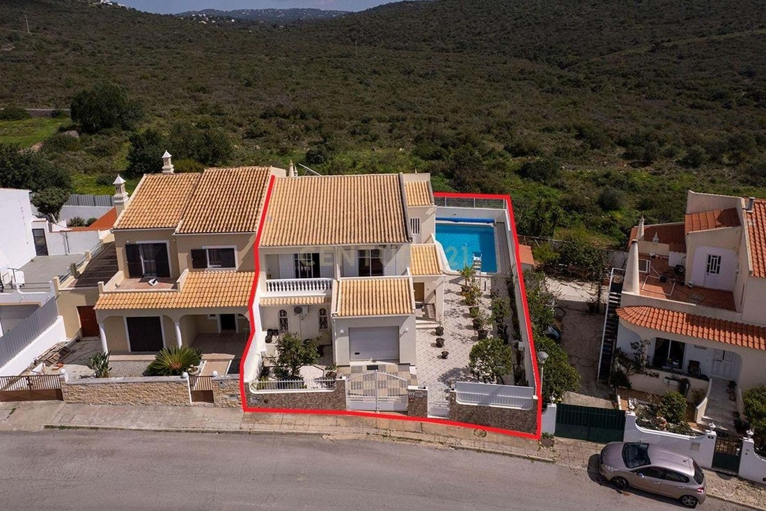 Villa in Loule (Sao Clemente), Algarve, Portugal 1 - 17473910