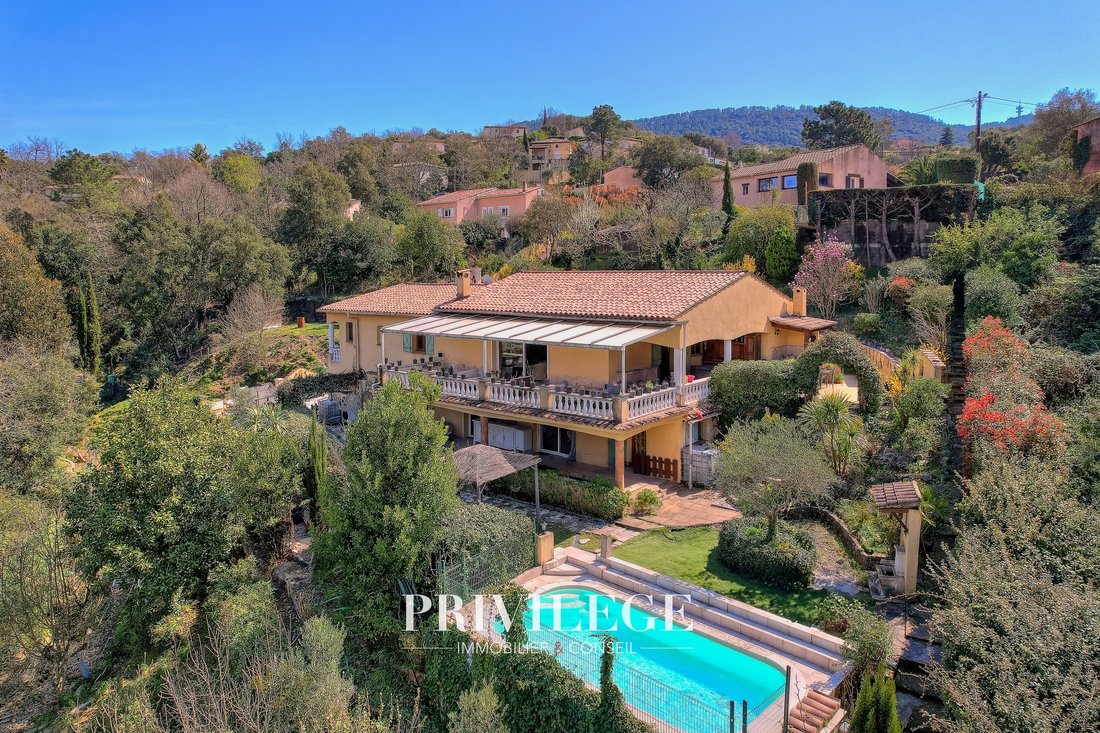 Villa in Les Adrets-de-l'Estérel, Provence-Alpes-Côte d'Azur, France 1 - 17497502