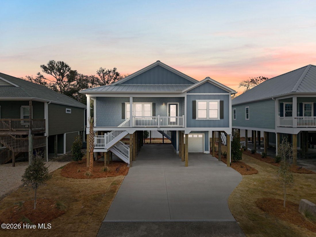 House in Oak Island, North Carolina, United States 2 - 17495441