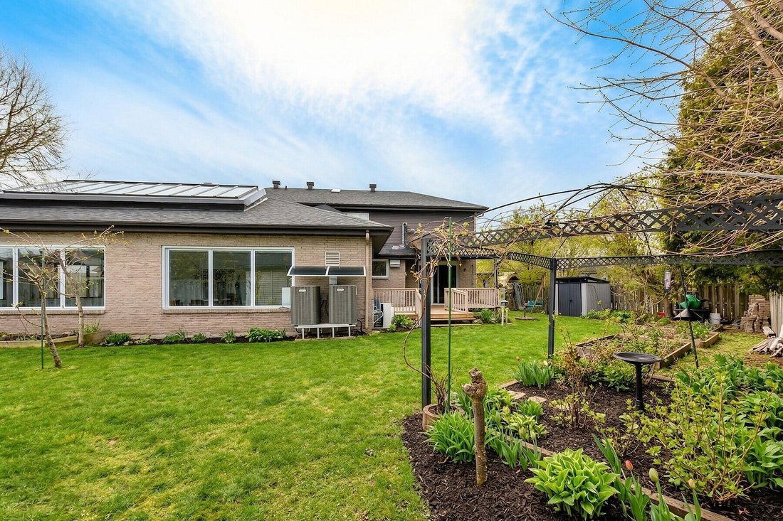 House in Brossard, Quebec, Canada 3 - 17497356