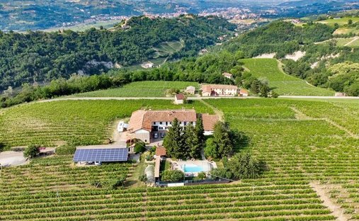 Landhaus in Canelli, Piemont, Italien 1