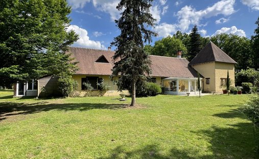 House in Bouzy-la-Foret, Centre-Val de Loire, France 1