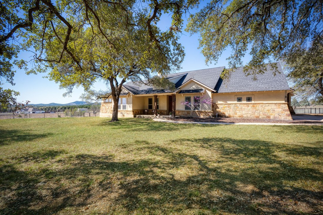 House in Bandera, Texas, United States 2 - 17497279