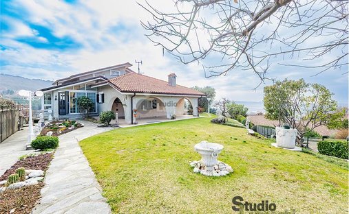 Villa in Ello, Lombardei, Italien 1